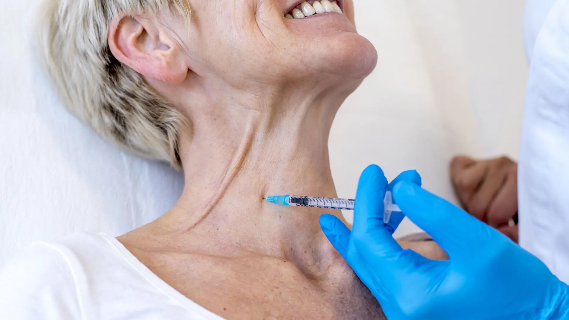 NEFERTİTİ BOYUN BOTOKS UYGULAMASI